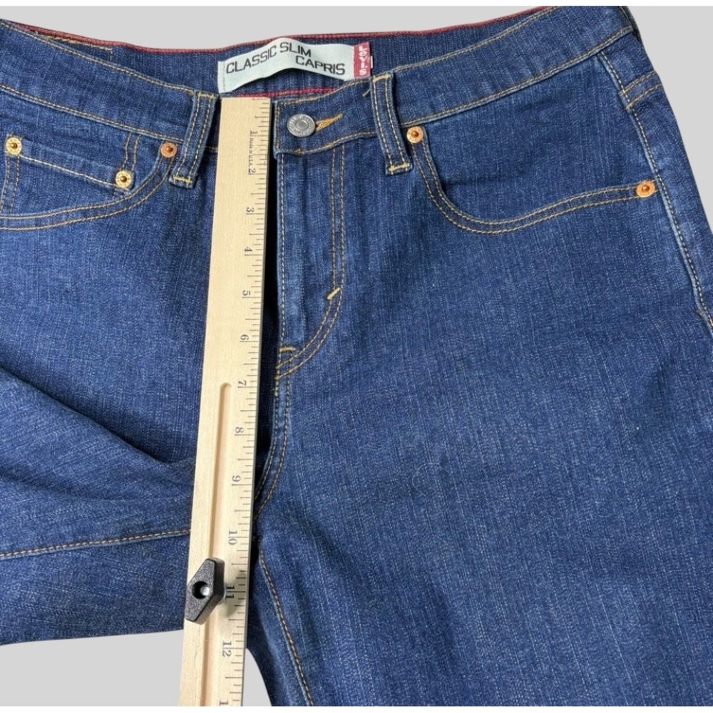 Levis Womens Classic Slim Capris Size 8 Medium Wash Denim Cropped Jeans Cuffed - Picture 6 of 9